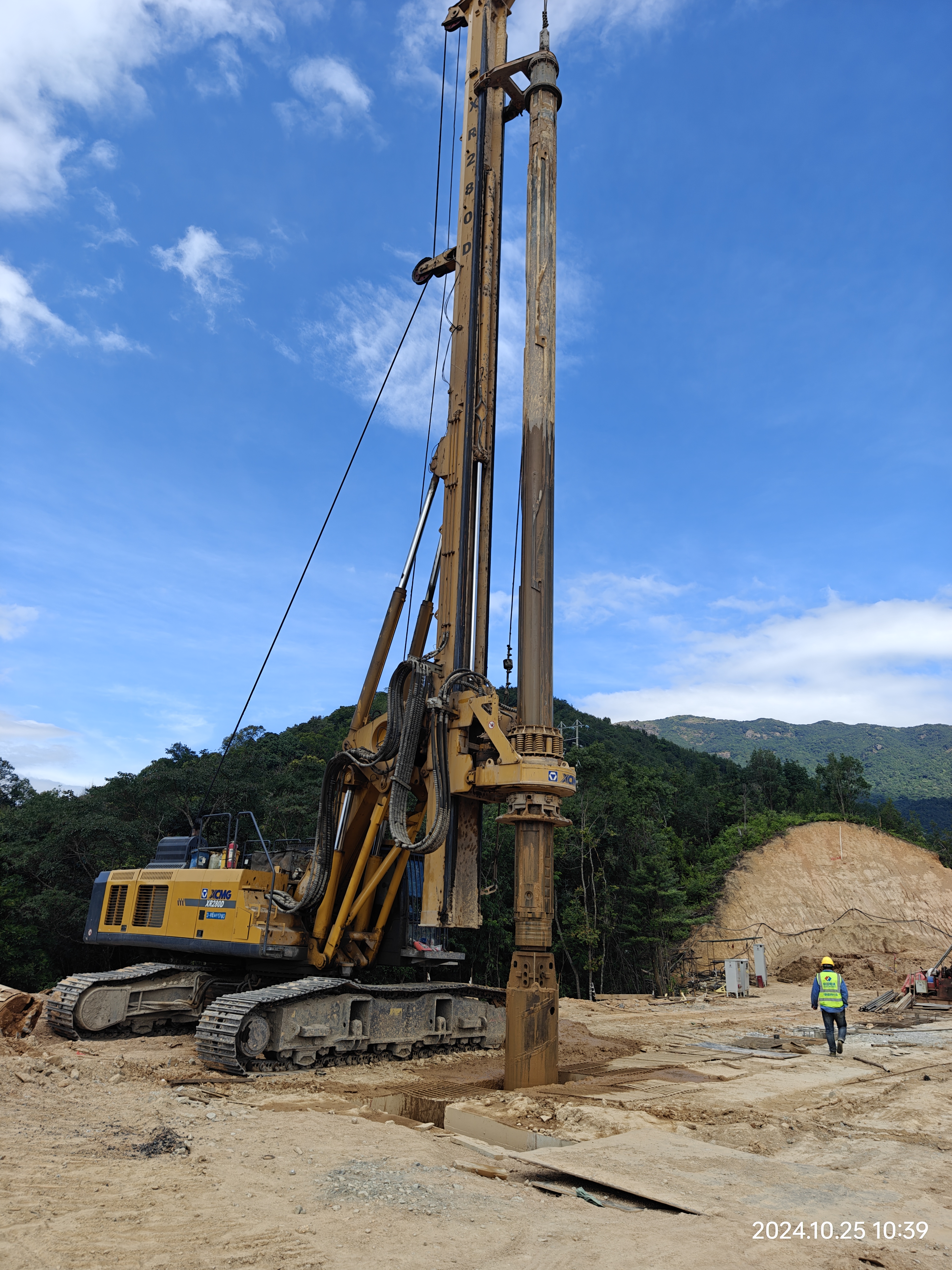 �������